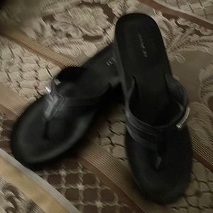 Coach sz 8 black healed flip flops
